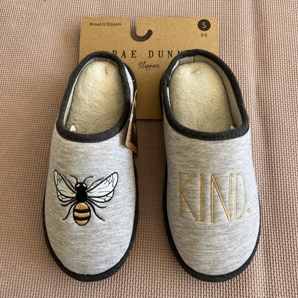 New Rae Dunn Women's BEE KIND. slippers size SMALL 5-6